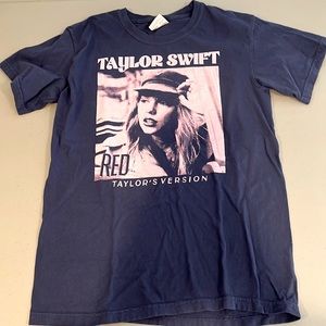 Taylor swift t-shirt